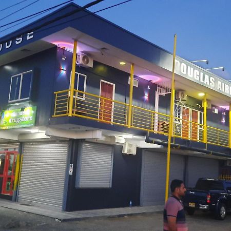 Douglas Airport Guesthouse Zanderij 외부 사진